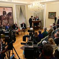 Historička Dagmar Hájková v centru dění.