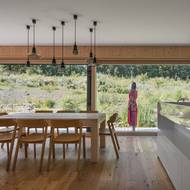 Detaily v interiéru nesou černou barvu.