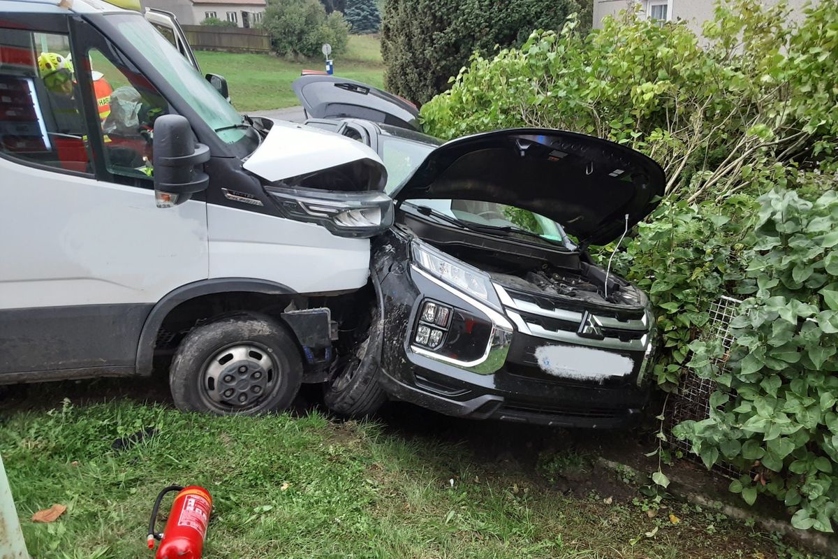 Na Prostějovsku se srazila dvě auta. Zasahoval záchranářský vrtulník