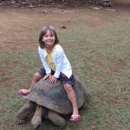 Rodina otevírá cestu k srdcím místních. 