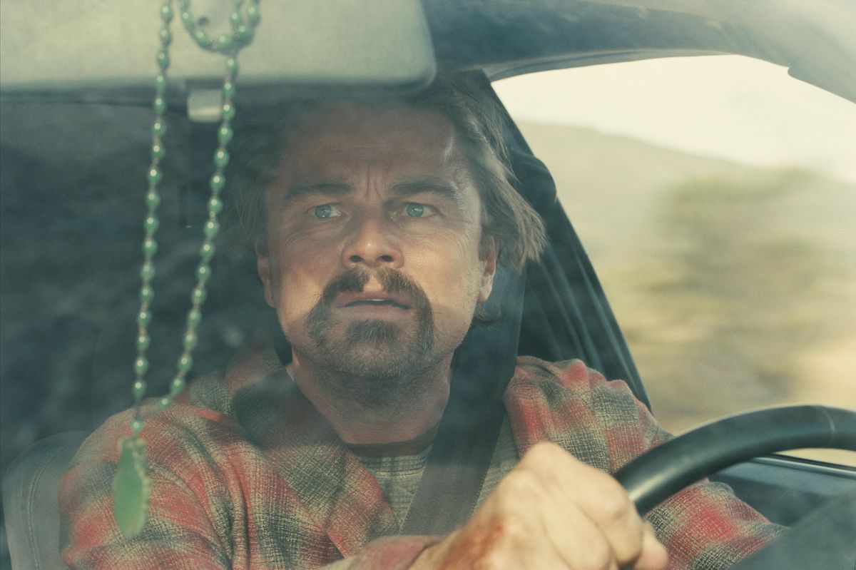 Schovává se v lese, nevěří nikomu a ničemu. Leonardo DiCaprio svádí Jednu bitvu za druhou