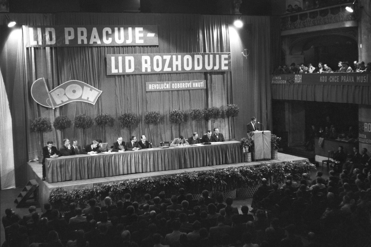 Republice více práce! Komunistický režim přiděloval i odepíral práci, a šikanoval tak své odpůrce