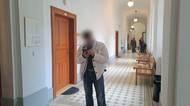 Sahal neteři do rozkroku. Za sexuální útok dostal muž z Karlovarska čtyři roky
