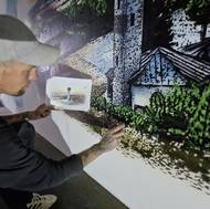 Martin Fendrych v posledních dnech už jen dokončoval detaily jednotlivých maleb. Každá z nich má průměru deset metrů čtverečních.