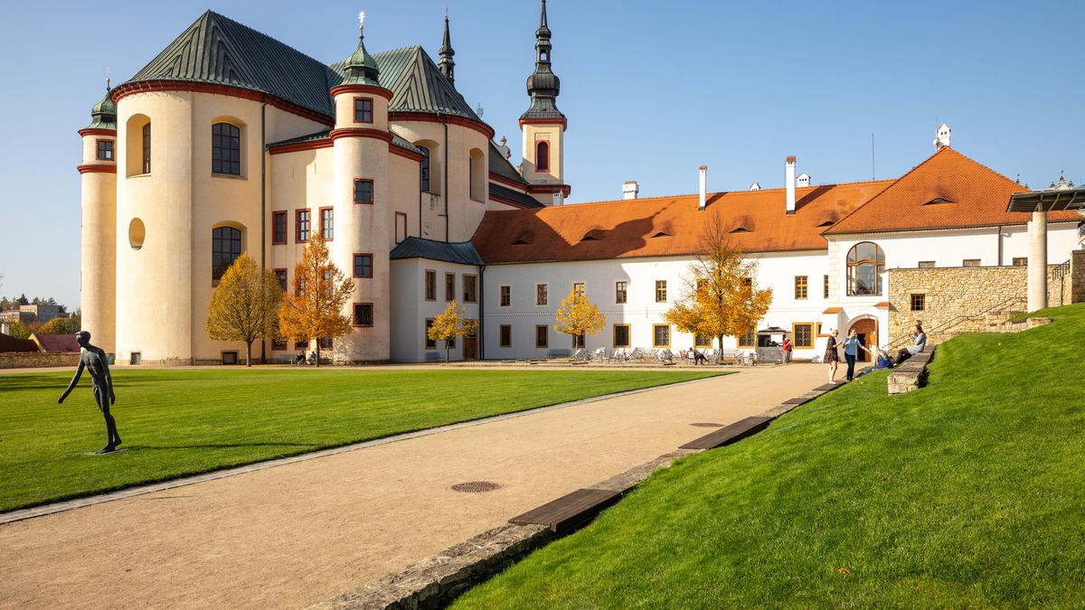 Byly zubožené, ale měly neskutečný potenciál. Klášterní zahrady v Litomyšli slaví čtvrtstoletí