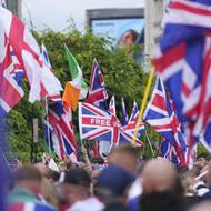 Londýnem vlála spousta anglických a britských vlajek. Nechyběly ani americké nebo izraelské.