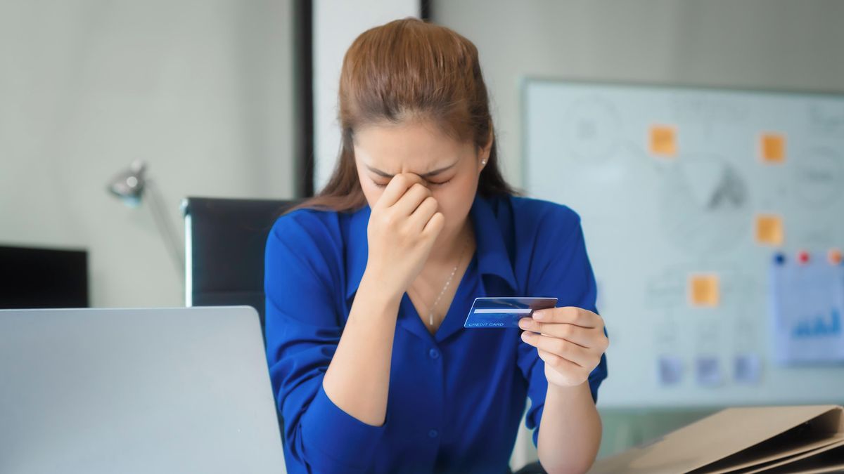 Chtěla zaplatit za internetovou doménu. Desetitisíce poslala podvodníkům