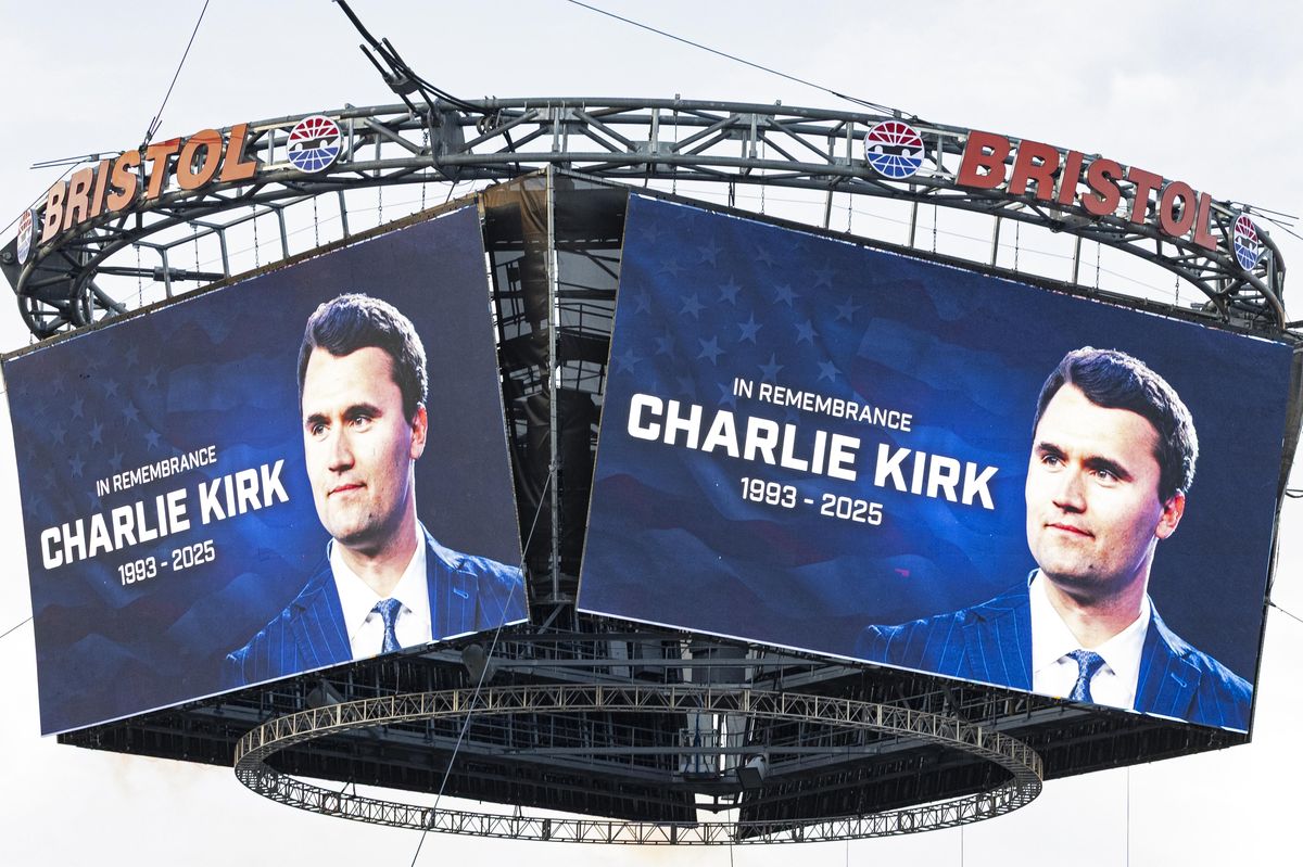 Politické násilí v USA prudce roste, vražda Kirka vyvolala hon na jeho odpůrce