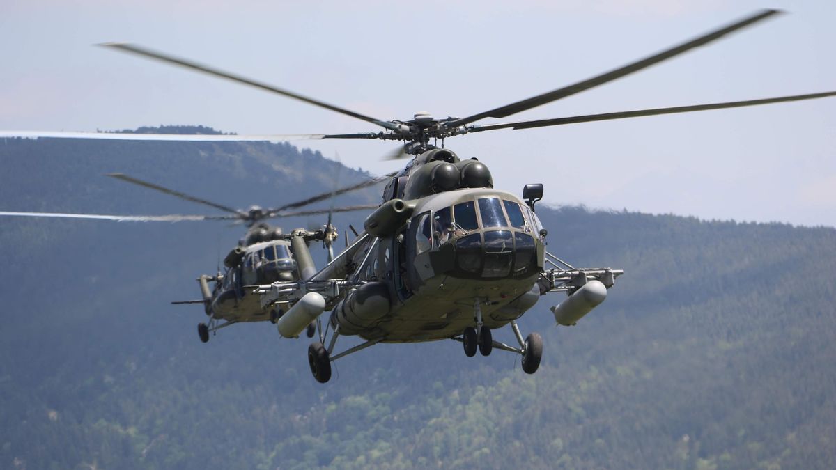 V Polsku pomáhá elitní česká jednotka s vrtulníky dříve nasazenými v Afghánistánu