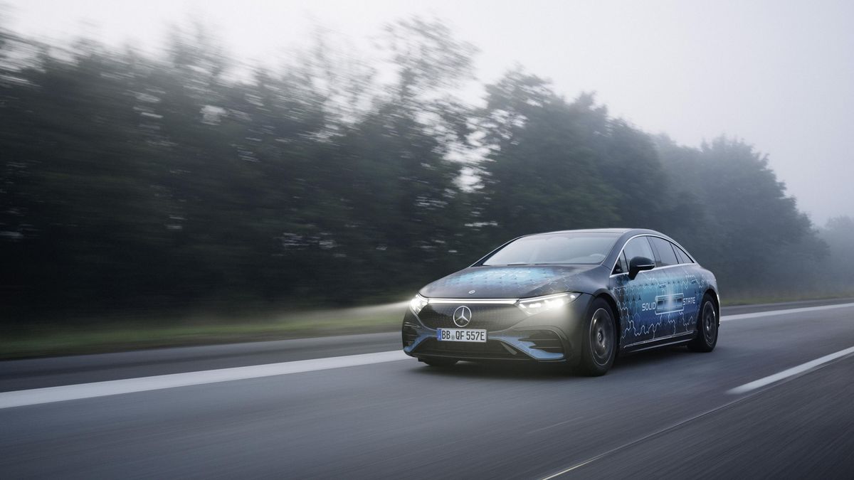 Mercedes s revoluční baterií zvládl 1205 kilometrů na jedno nabití