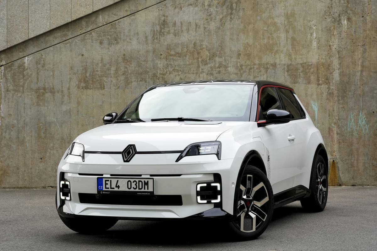 Novodobý Renault 5 dokáže zaujmout už svým designem, který skvěle mísí retro a modernu.