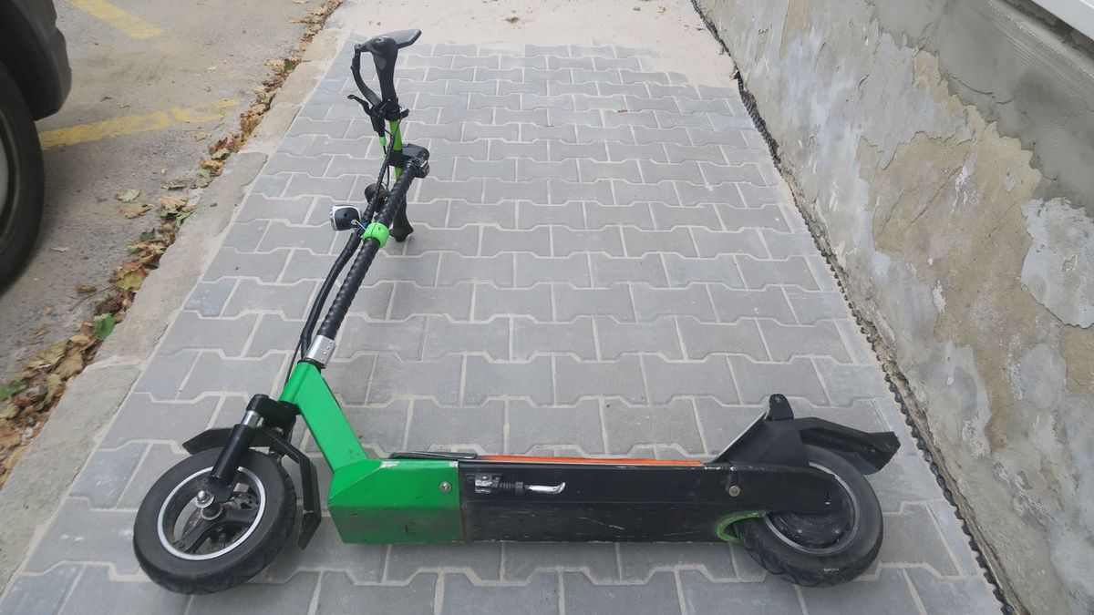 E-koloběžky jako riziko pro chodce. Seniorka v Ústí odnesla srážku zraněnou pánví