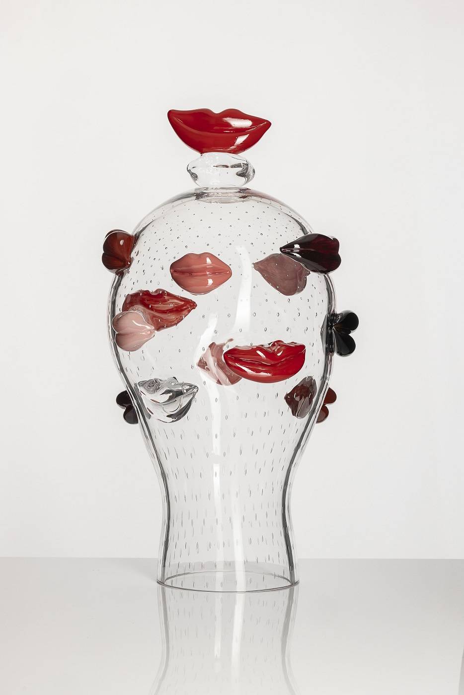 Nekonečná zásoba polibků: zapomeňte na bakterie a rizika lidského líbání! Tuto trofej můžete vášnivě líbat, a přitom si udržet své zdraví. Je vždy dokonale čistá a nestěžuje si.