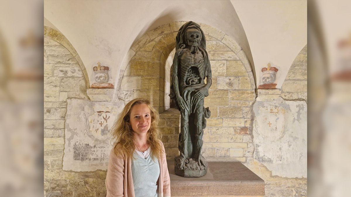 Záhadná umrlčí socha na Pražském hradě odkazuje na vraždu z lásky. Je stará stovky let