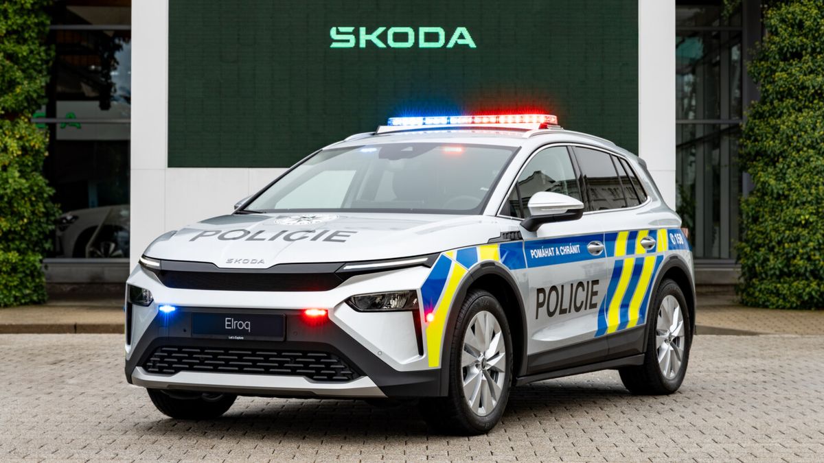 Policie převzala první elektrickou škodovku, ve službě bude průkopníkem