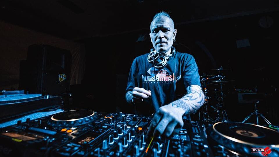 Zemřel DJ Tráva, jeden z průkopníků taneční hudby v Česku