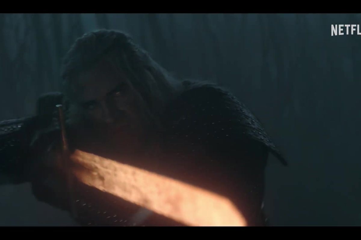 Zaklínač Liam Hemsworth v novém traileru láká na premiéru čtvrté série