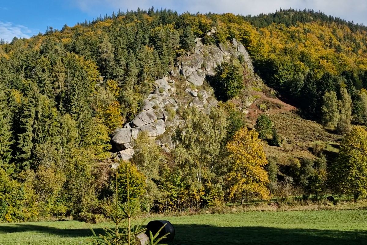 Z Pulčínských skal se odlomily balvany, nejtěžší mohl mít přes jeden a půl tuny