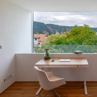 Z pracovny je krásný výhled do okolí. 