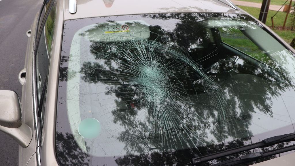 Auto sestřelilo na Jesenicku chodce, se zlomenými žebry skončil v nemocnici