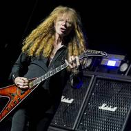 Zpěvák a kytarista Dave Mustaine toho na pódiu moc nenamluvil