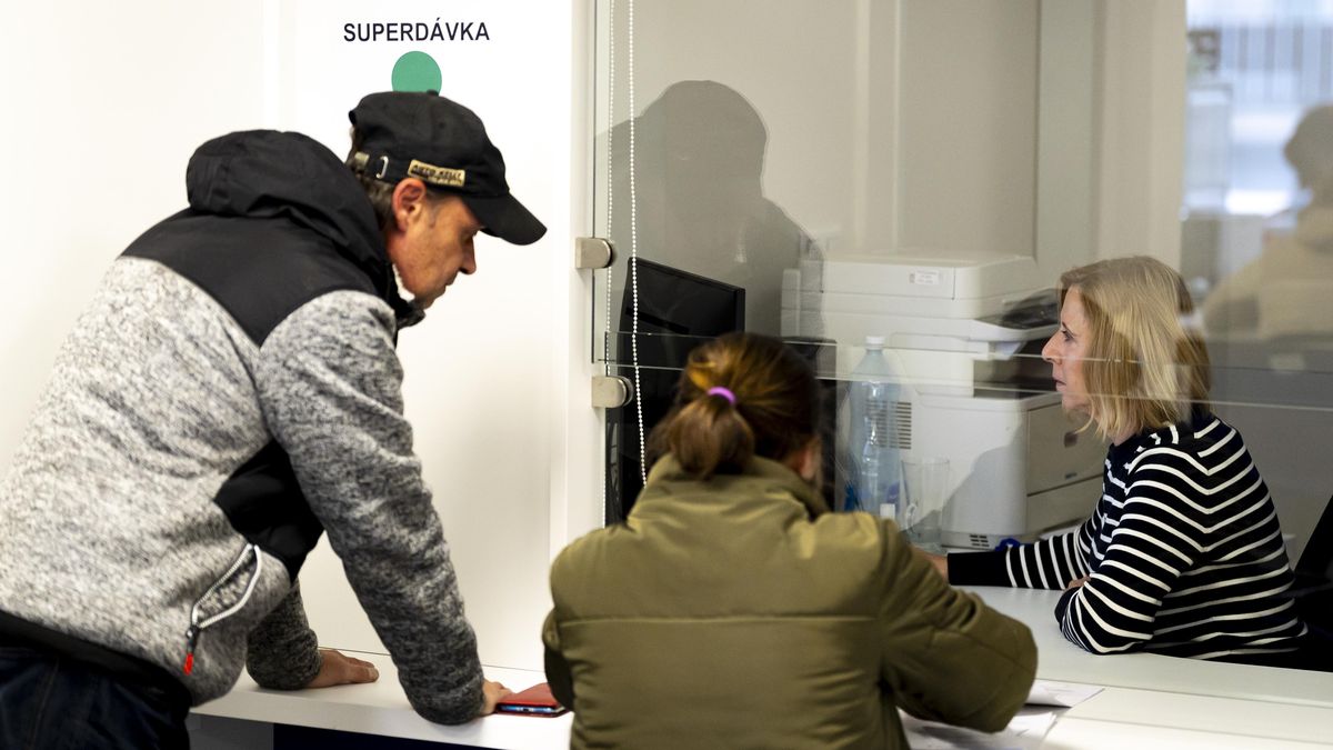 Na dávky nahrazené superdávkou šlo do konce září přes 25 miliard, víc než loni