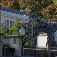 V bourané části na východě areálu se nacházely kanceláře první dámy a uvítací prostory. 