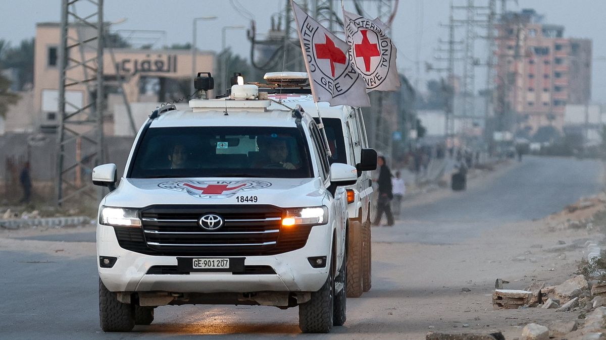 Hamás předal Červenému kříži dvě rakve s těly dvou rukojmích