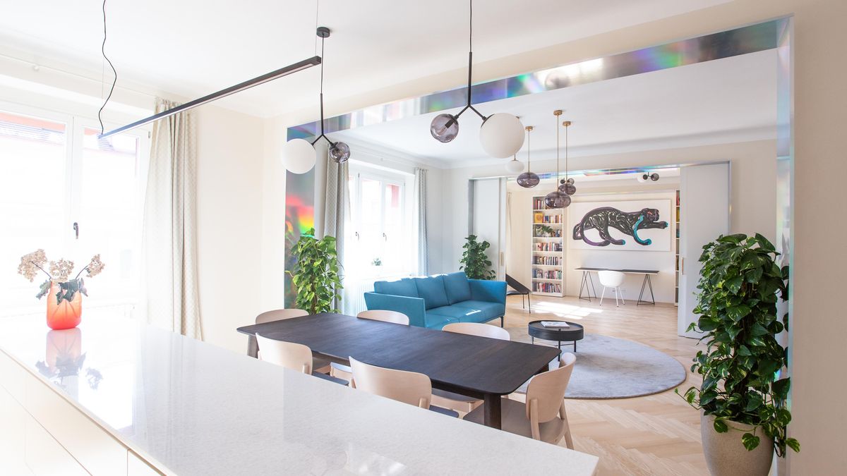 Byt ze třicátých let architekti proměnili v designový futuristický klenot