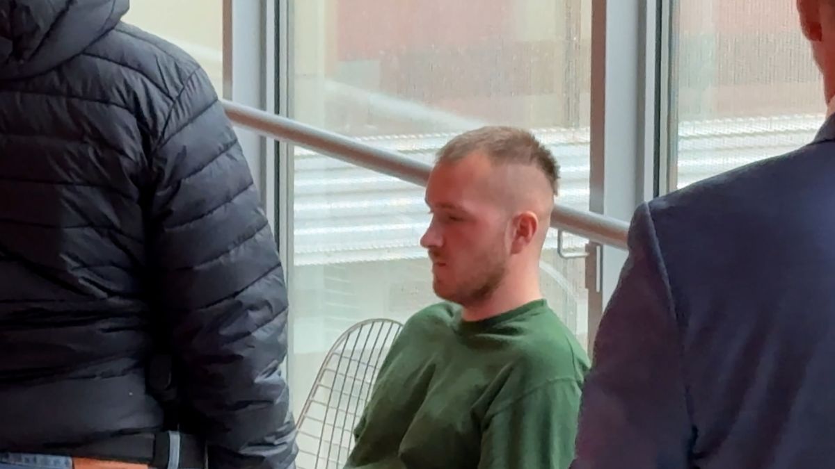 Nebezpečný útěkář z Bohnic jde před soud