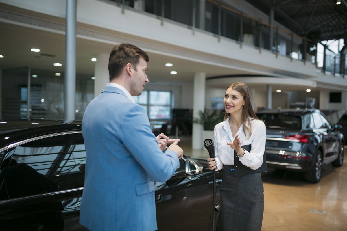 Elektromobily trhají rekordy, poprvé se jich ve světě prodaly více než dva miliony za měsíc