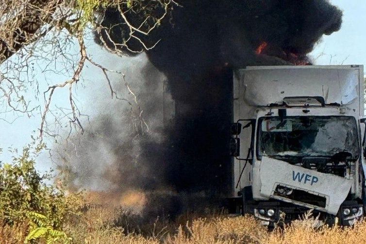 Rusové zaútočili na konvoj humanitární mise OSN v Chersonské oblasti