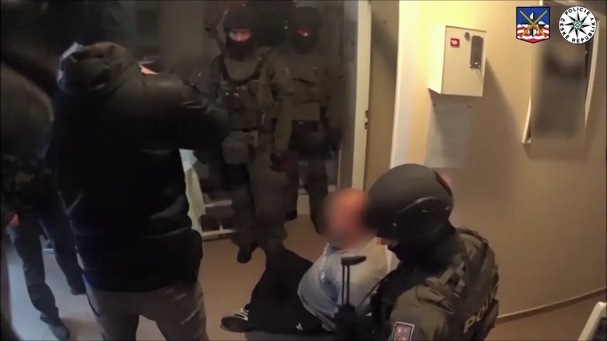 V kauze řidičáků za úplatek padla další obvinění. Policie už na Chebsku stíhá téměř pět desítek lidí