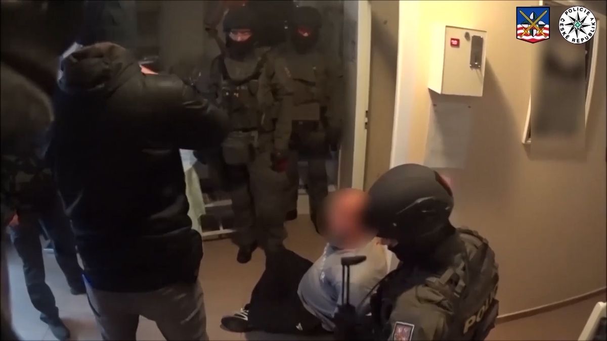 Řidičáky za úplatek. Policie rozkryla síť na Chebsku, obviněno bylo už 43 lidí