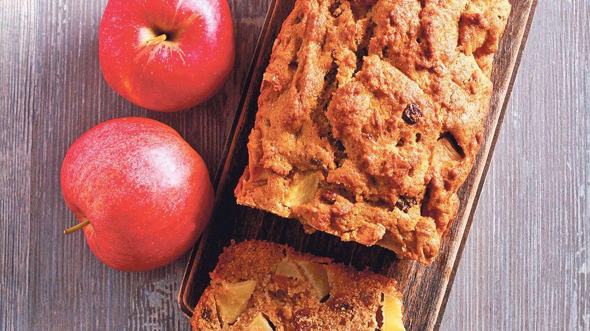 Vůně podzimu v každém soustu: Recept na kořeněný jablečný chlebíček