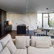 Obývací pokoj je zařízený podle dnešních trendů.