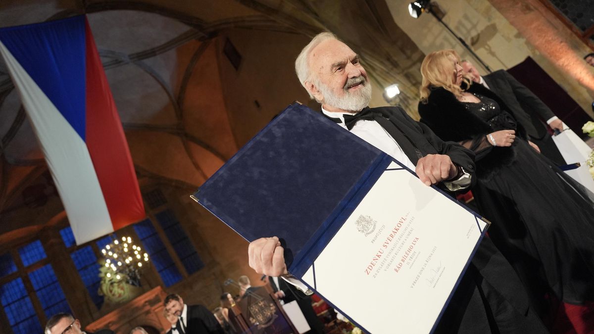 FOTO: Nejvyšší vyznamenání pro Svěráka, medaile i pro hrdinu ze 4. třídy