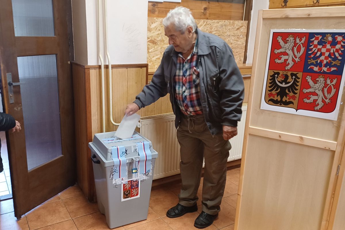 Zahraniční firmy chtějí v české krajině těžit kovy, lidé se k tomu vyslovují v referendech