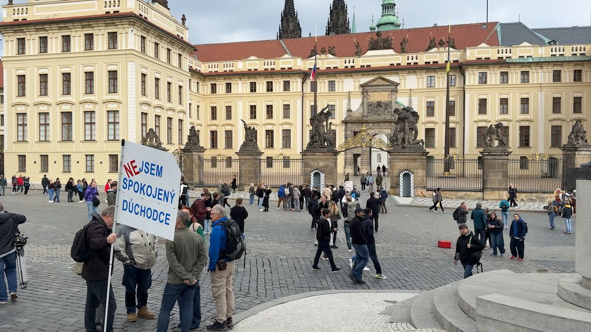 Na pražskou demonstraci proti Babišovi dorazilo osm lidí