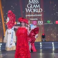 I díky rekonstrukcím vlasů a prsou se Nikola Botošová dostala na soutěž Miss Glam World, kde nakonec získala titul Inspiring.