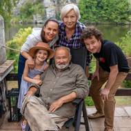 Dana Syslová, Stella Polášková, Rudolf Hrušínský ml., Jiří Panzner a Sandra Nováková v seriálu Ulice