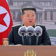 Kim Čong-un během projevu několikrát poukázal na „bratrské spojenectví“ mezi KLDR a Ruskem.