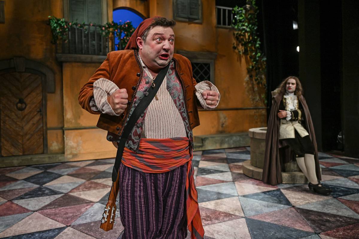 Michal Isteník v roli Figara v Lazebníku sevillském