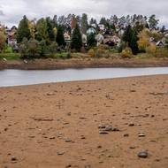 Pláž v Ústupkách. K vodě je to několik desítek metrů.