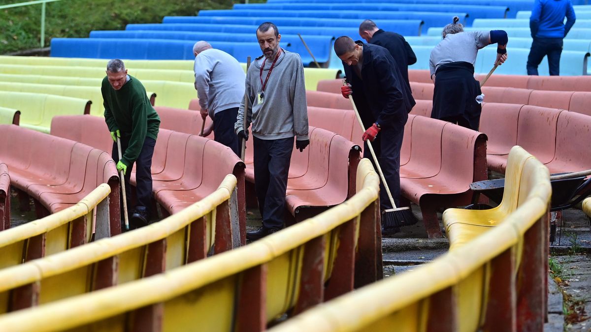 Letňák žije. Dobrovolníci zachraňují slavné kino v Karlových Varech