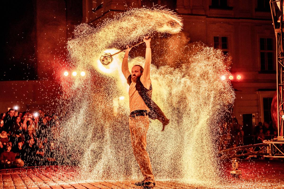 Efektní ohnivá podívaná