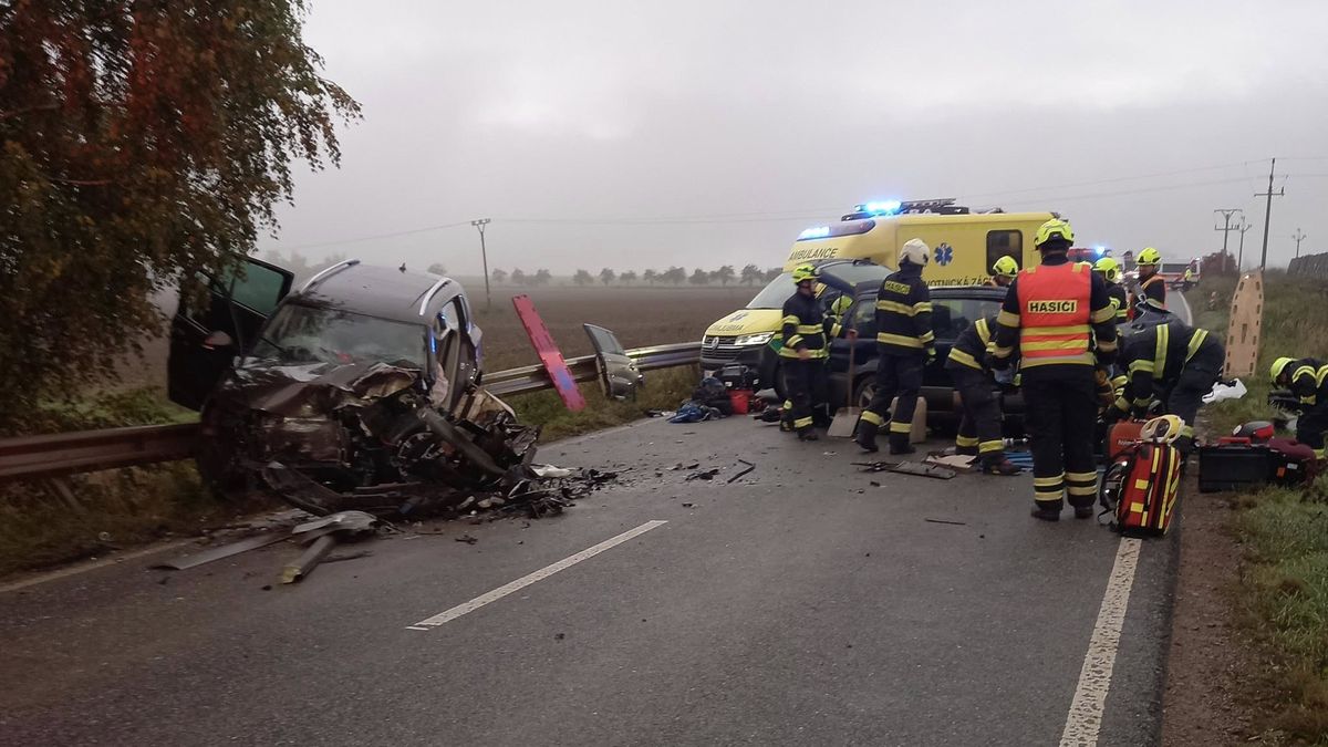 Při nehodě na Trutnovsku se vážně zranili oba řidiči