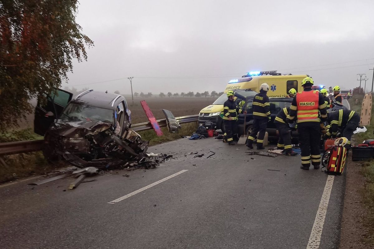 Při nehodě na Trutnovsku se vážně zranili oba řidiči
