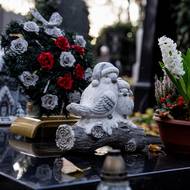 Výzdoba se neomezuje jen na svíčky a květy.