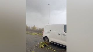 U Paříže běsnilo tornádo: jeden mrtvý